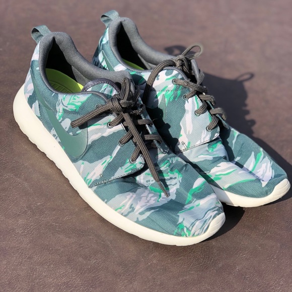 Nike Roshe - Picture 1 of 3